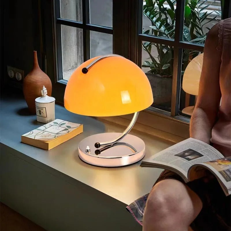 Tischlampe im skandinavischen Stil aus Glas – Eleganz und Modernität