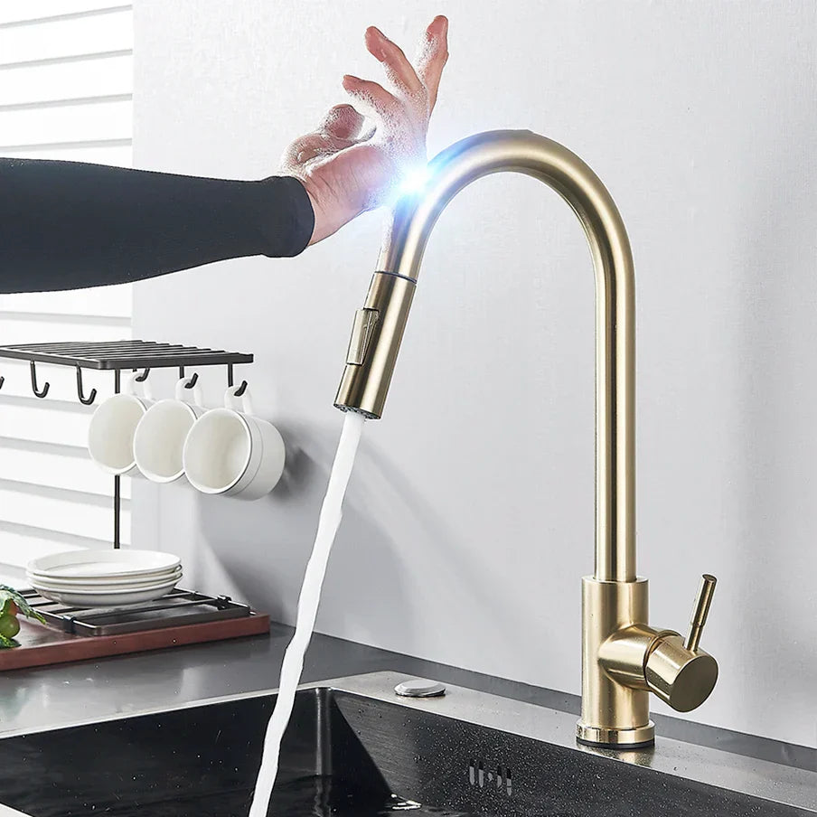 Torneira de Cozinha Inteligente – Sensor Táctil e Chuveiro Flexível