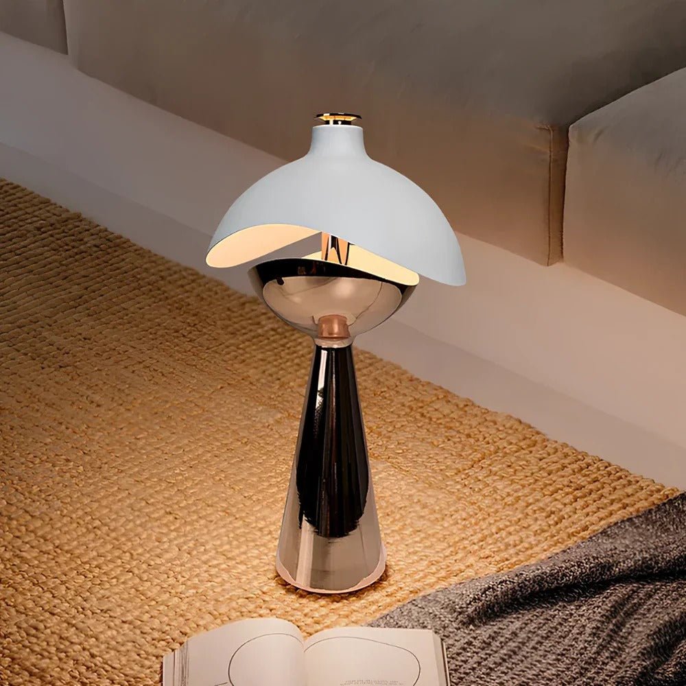 Skulpturerad Bordslampa – Elegans Och Originalitet