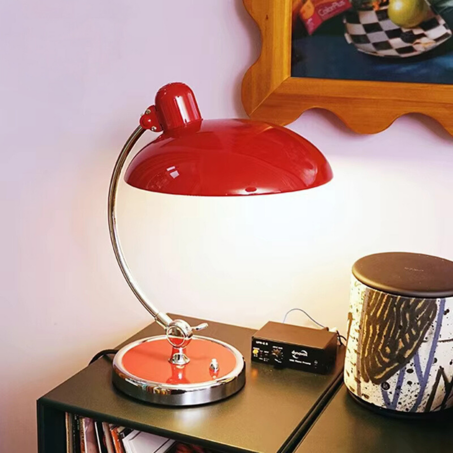 Moderne Skrivebordslampe – Elegant Design Og Solid Struktur