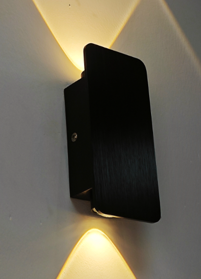 Applique Murale Led Minimalista – Luce Sottile e Linea Contemporanea