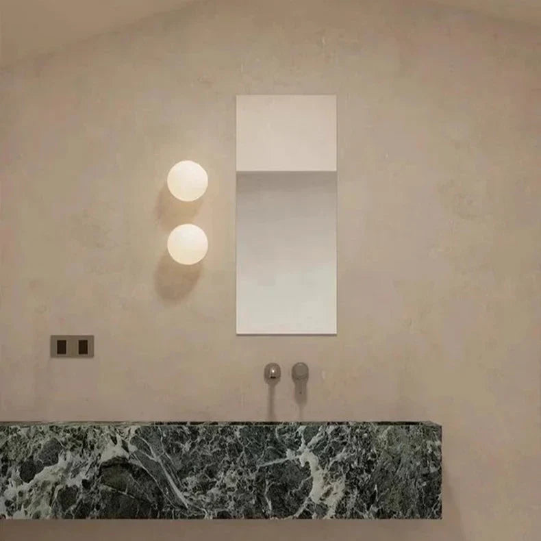 Vägglampa Rund – Ren och Modern Glans