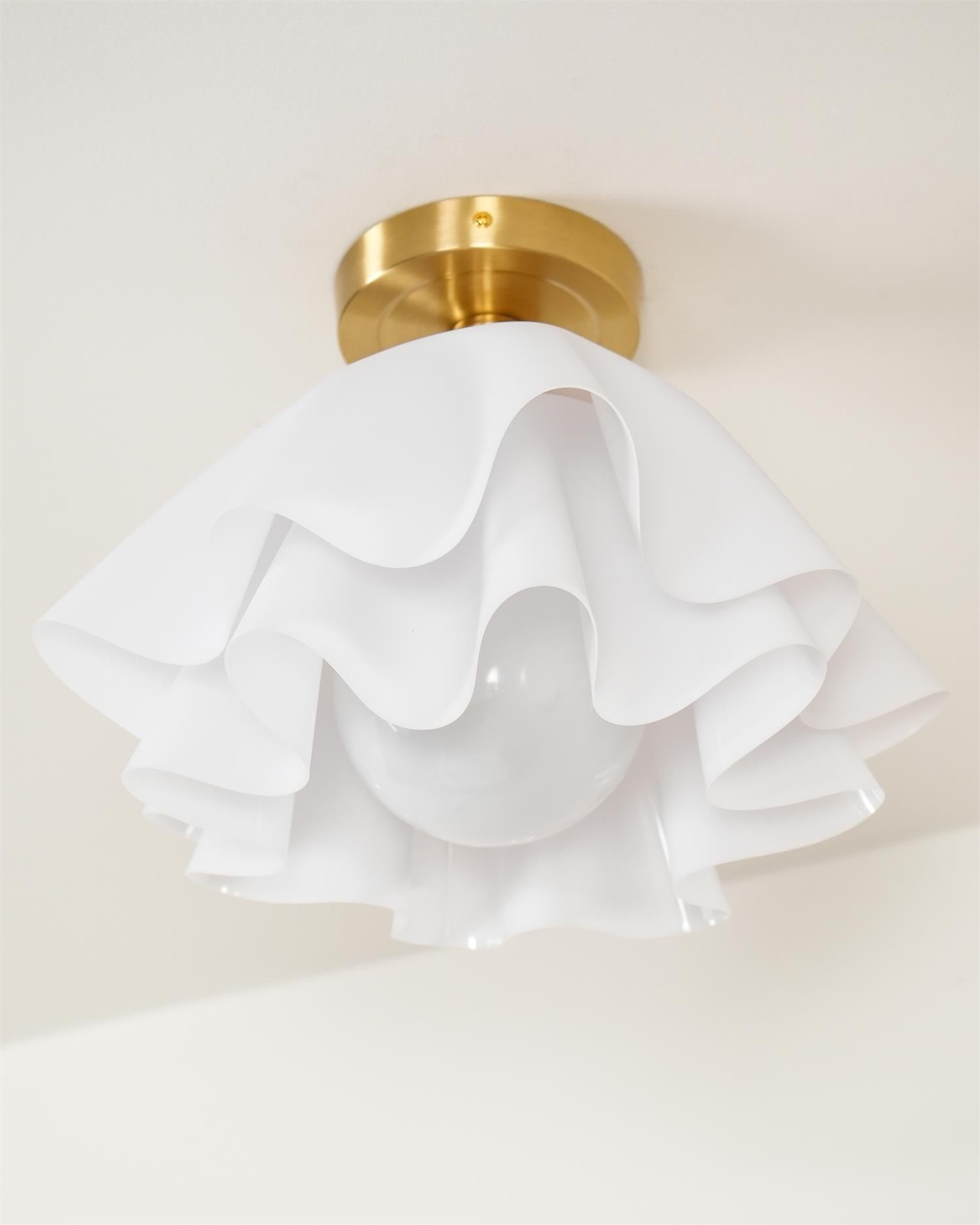 Modern Elegant Ceiling Light – Refined Lighting and Warm Atmosphere