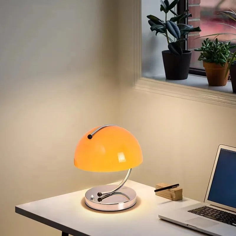 Tischlampe im skandinavischen Stil aus Glas – Eleganz und Modernität