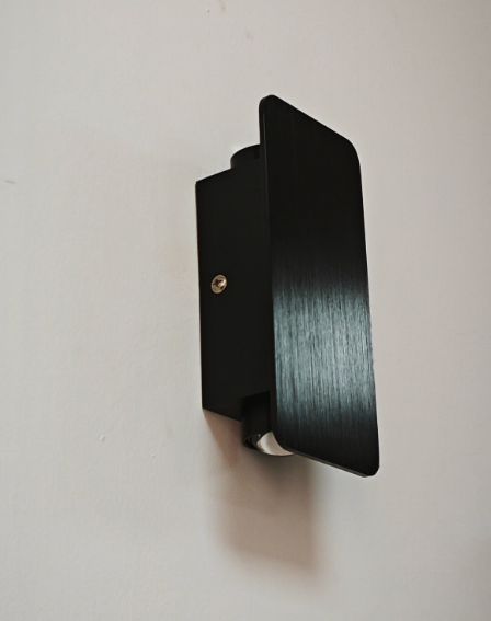 Applique Murale Led Minimalista – Luce Sottile e Linea Contemporanea