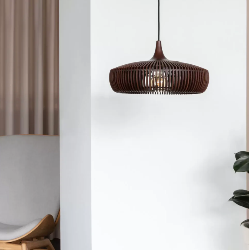 Sospensione Luminosa Elegante – Splendore e Raffinatezza