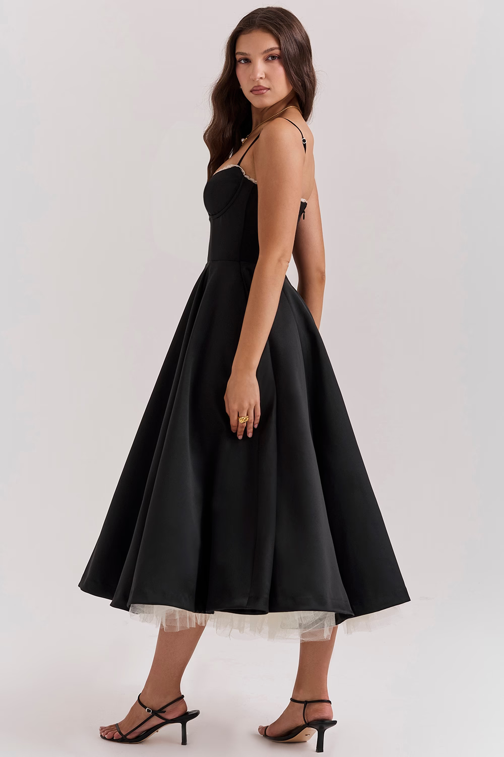 Lory | Vestido Midi Com Alças – Glamour Clássico e Leveza