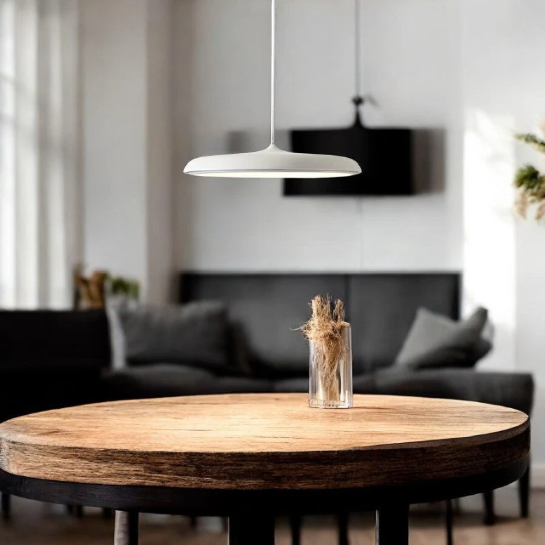Severská zavesná lampa – Minimalistická elegancia pre váš interiér 