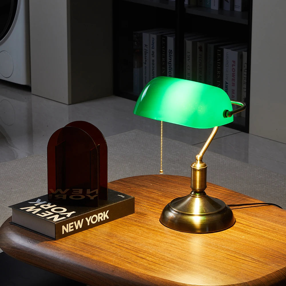 Nattbordlampe Art Deco – Tidløs og Raffinert Eleganse 