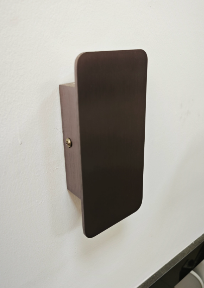 Applique Murale Led Minimalista – Luce Sottile e Linea Contemporanea 