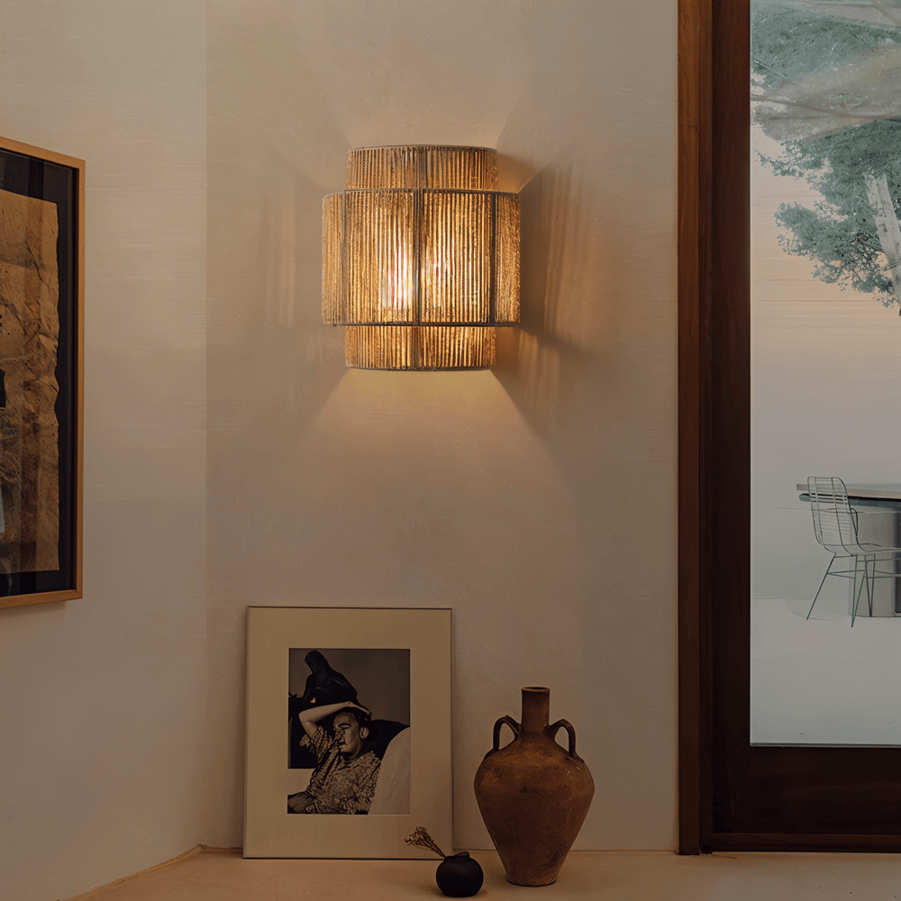 Rattanowa lampa ścienna z kloszem z liny konopnej - naturalne światło i autentyczny urok