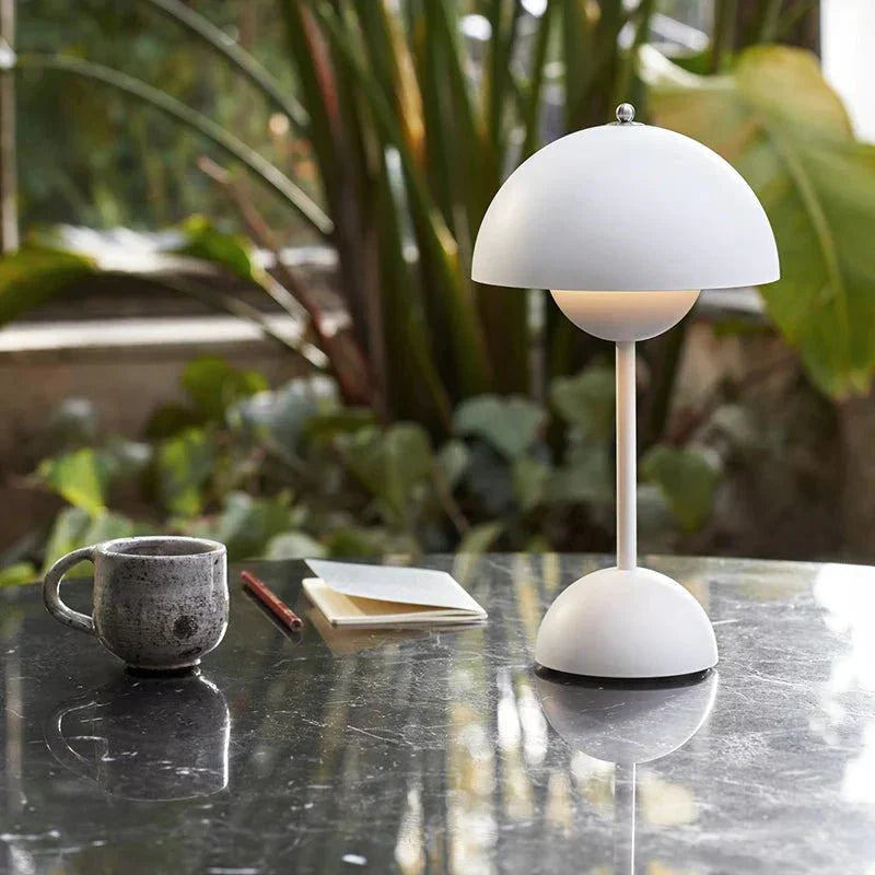 Stolná LED lampa – moderná jednoduchosť a funkčnosť 
