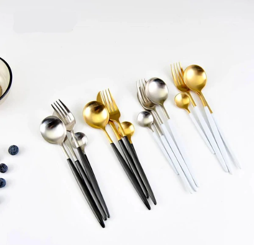 Bestikksett 24 deler – Elegant finish for et raffinert bord 