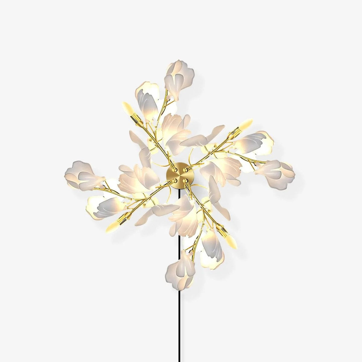 Blomstret vegglampe - Gylden eleganse og mykt lys