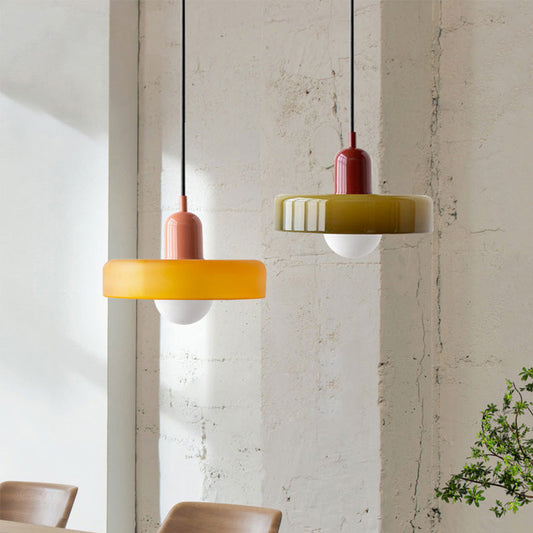 Luz Decorativa Suspensa – Cores Vibrantes e Espírito Boémio 