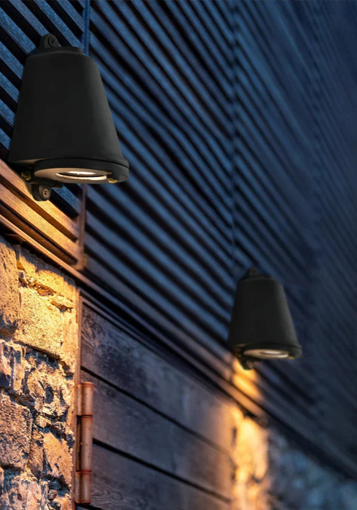 Moderne og Holdbar Utendørs Vegglampe – Eleganse og Pålitelighet 