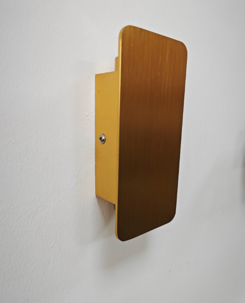Applique Murale Led Minimalista – Luce Sottile e Linea Contemporanea 