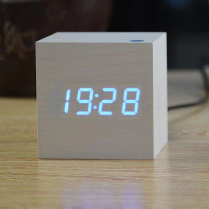 Kuution Digitaalikello – Minimalistinen Muotoilu Ja LED-näyttö 