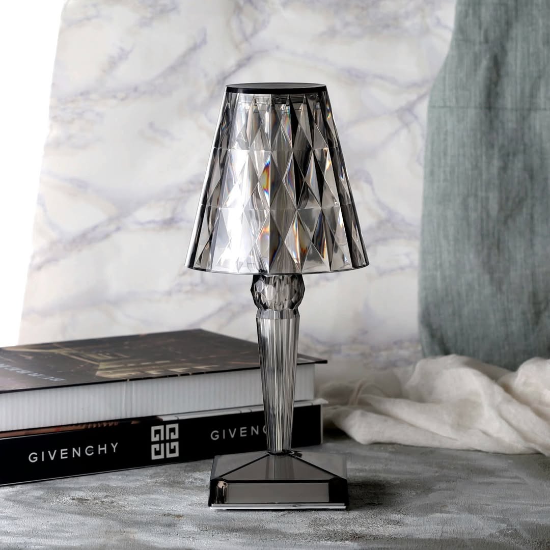 Lámpara de Mesa Cristalina – Elegancia Moderna y Ambiente Acogedor 