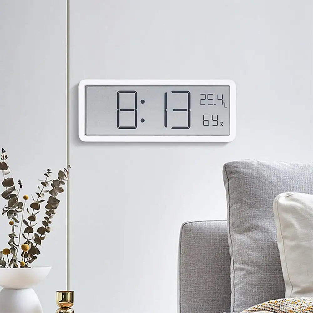 Digitális LED Fali Óra – Tiszta Kijelző és Beépített Érzékelők 