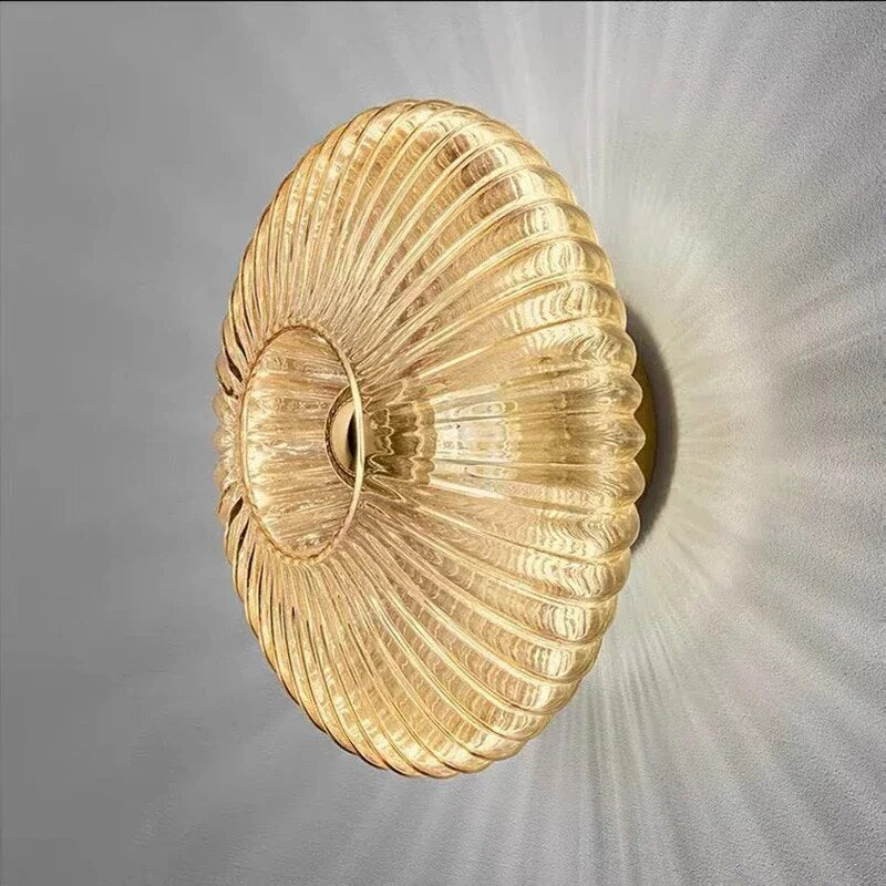 Applique da Parete in Vetro Ondulato – Eleganza e Luce Soffusa 