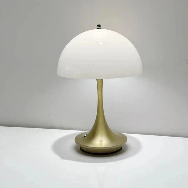 LED Tischlampe – Wiederaufladbar und mit drei Helligkeitsstufen 