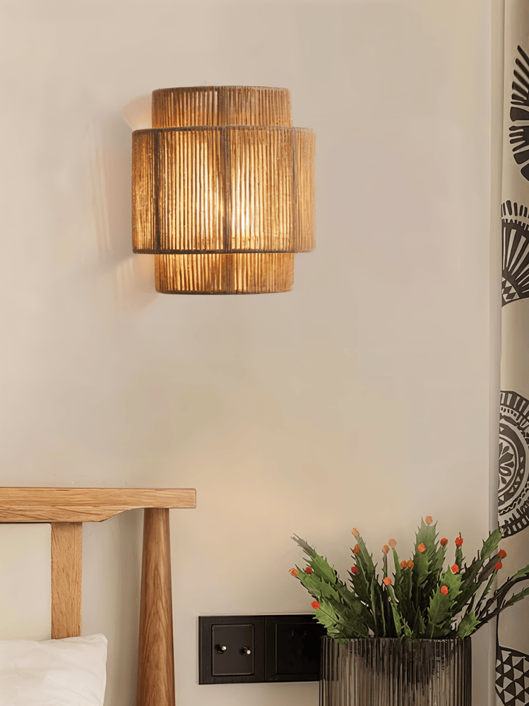 Rattanowa lampa ścienna z kloszem z liny konopnej - naturalne światło i autentyczny urok