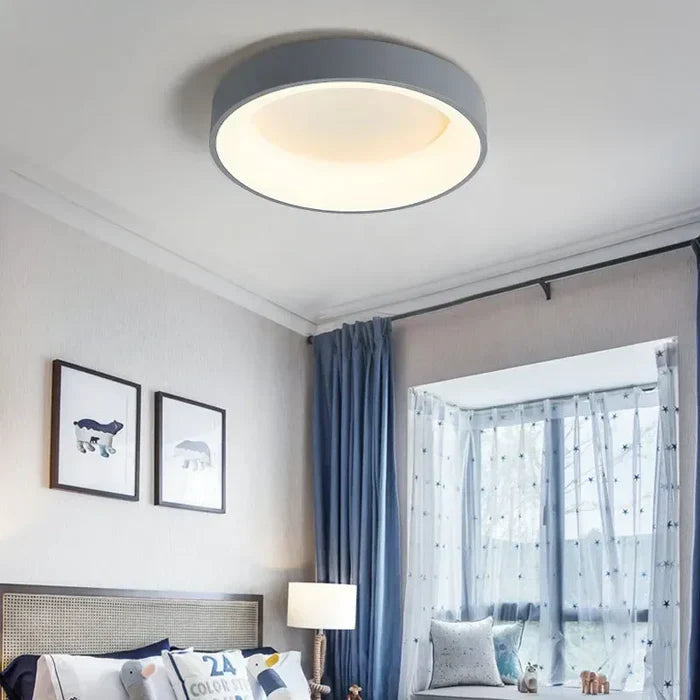 Deckenlampe – Schlichte Linie und warme Atmosphäre 