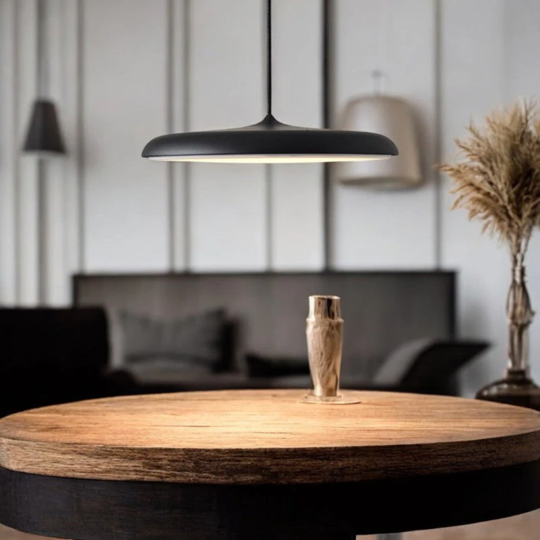 Severská zavesná lampa – Minimalistická elegancia pre váš interiér 
