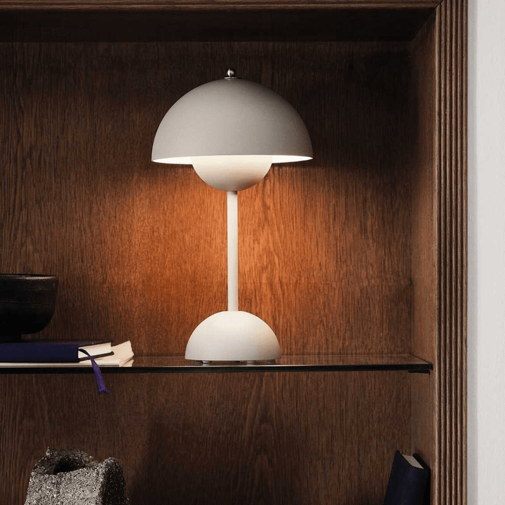 Stolná LED lampa – moderná jednoduchosť a funkčnosť 