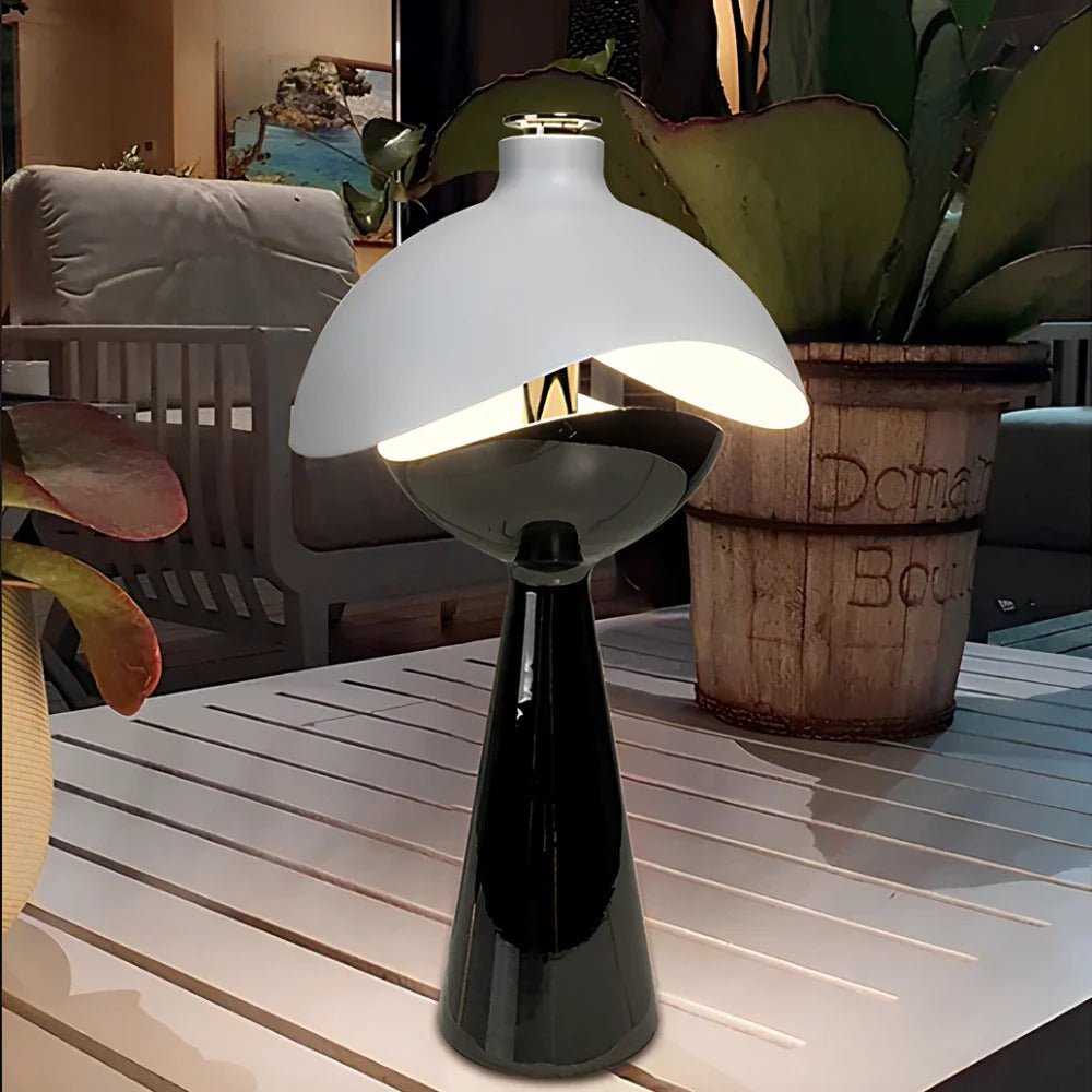 Lámpara De Mesa Esculpida – Elegancia Y Originalidad 