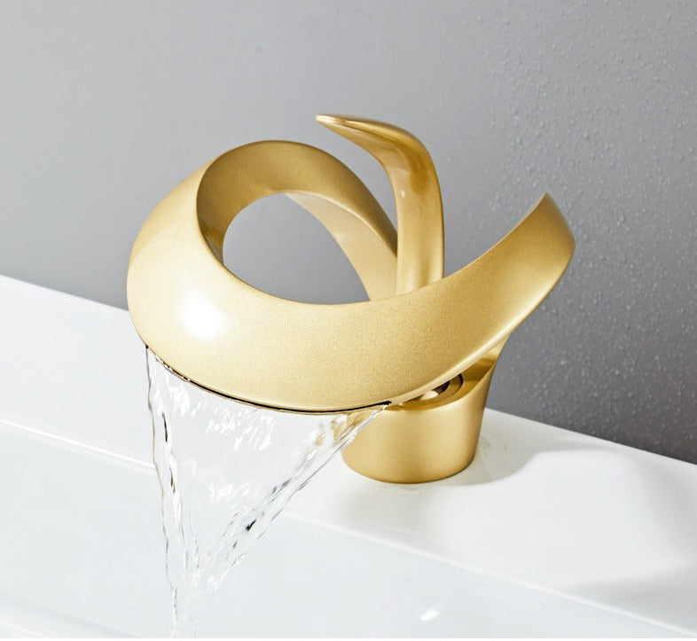 Moderne Badezimmerarmatur – Geschwungenes und elegantes Design 