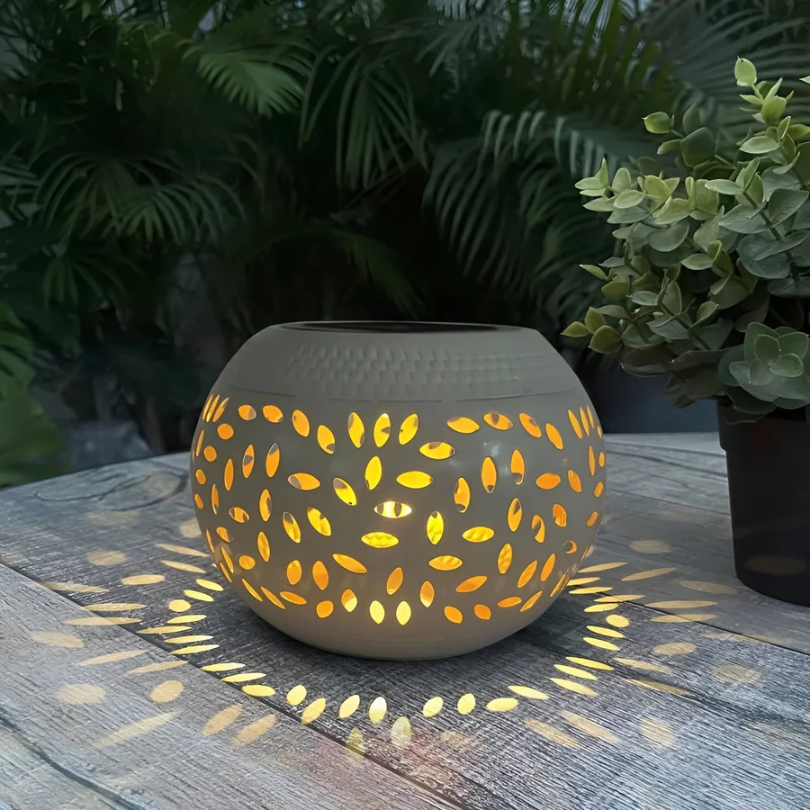 Solcellsdriven trädgårdslampa med ljuseffekt