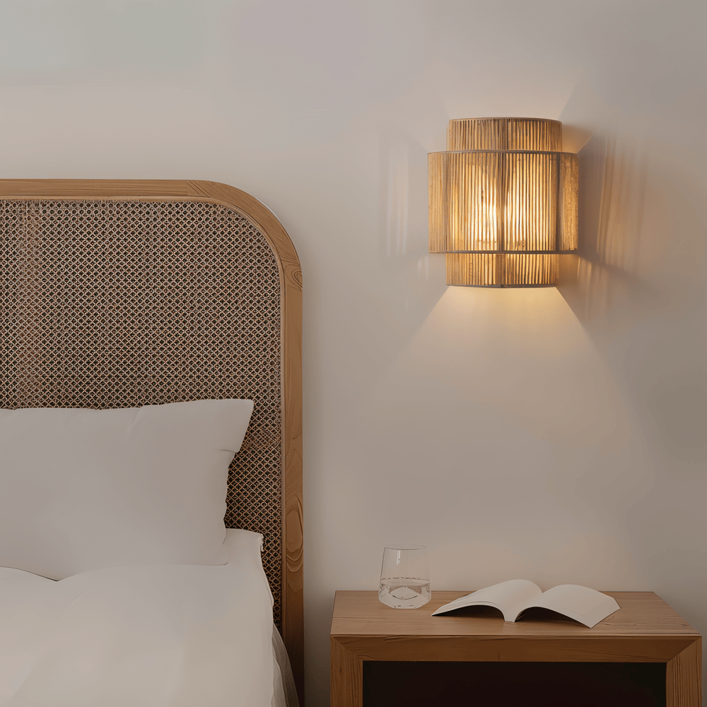 Rattanowa lampa ścienna z kloszem z liny konopnej - naturalne światło i autentyczny urok